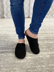 Charming Clogs in Black